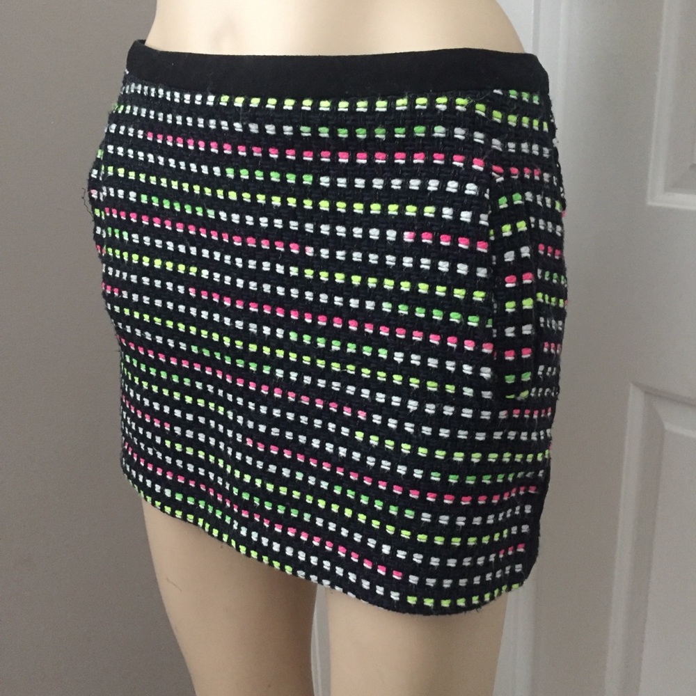 Gorgeous woven skirt - black and neon